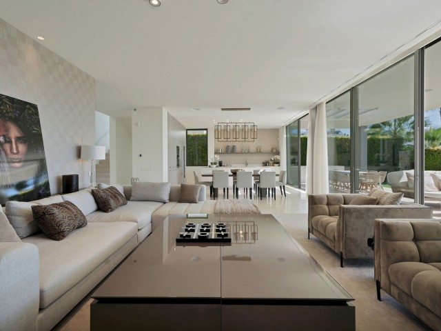 5 Bedrooms Villa in Benahavís