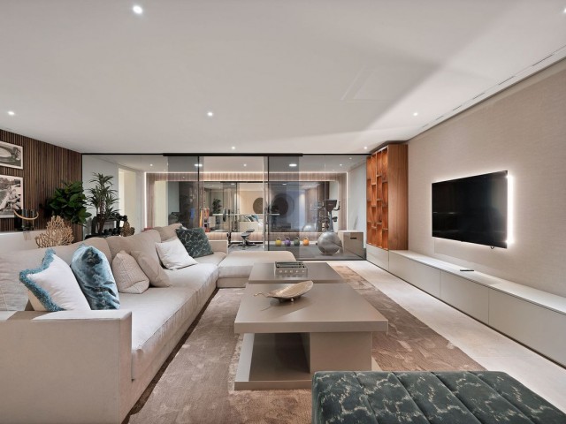 5 Bedrooms Villa in Benahavís