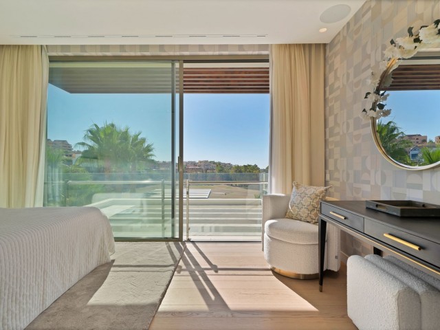 5 Bedrooms Villa in Benahavís