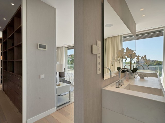 5 Bedrooms Villa in Benahavís