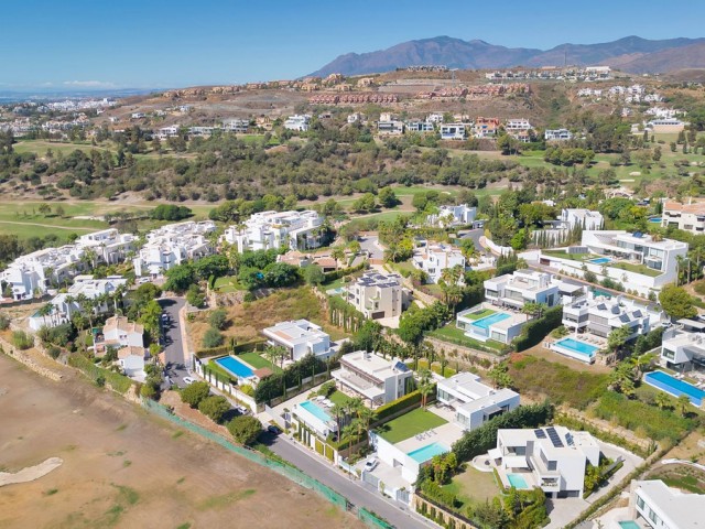 5 Bedrooms Villa in Benahavís