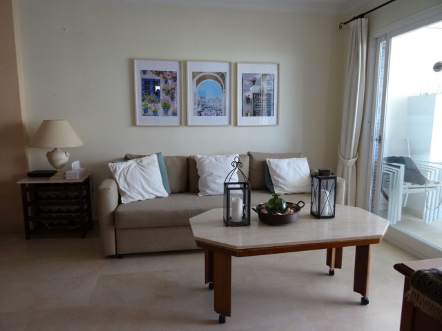 Apartamento con 2 Dormitorios  en La Carihuela