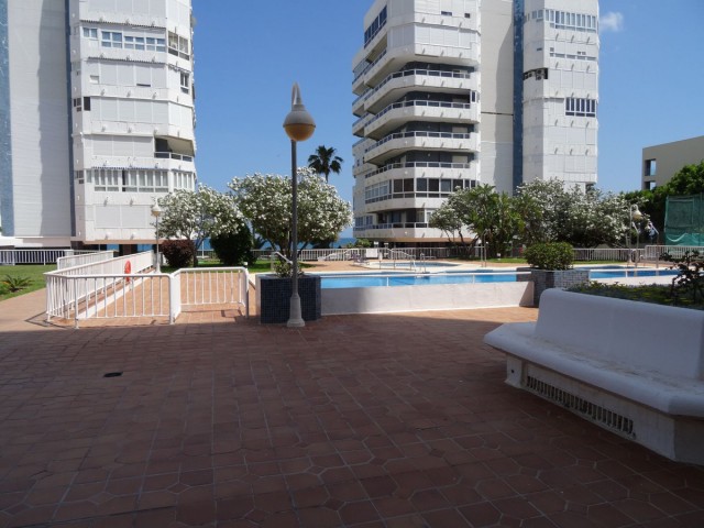 Apartamento con 2 Dormitorios  en La Carihuela