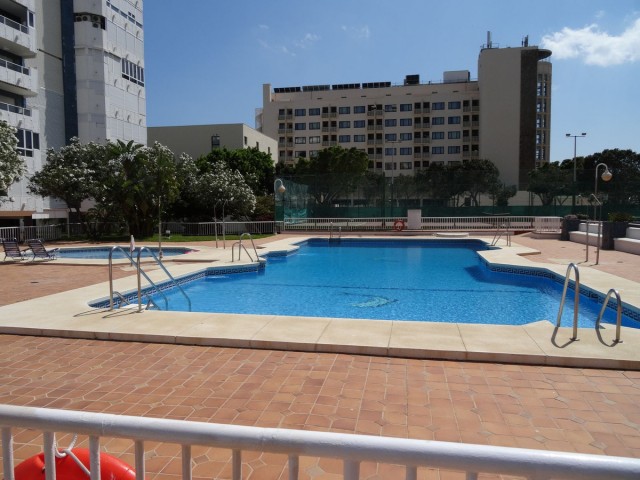 Apartamento con 2 Dormitorios  en La Carihuela