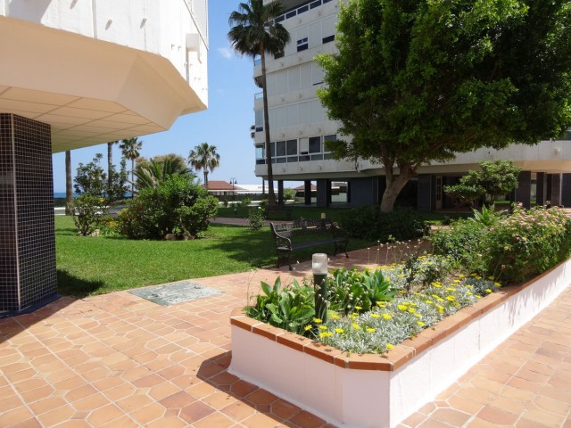 Apartamento con 2 Dormitorios  en La Carihuela