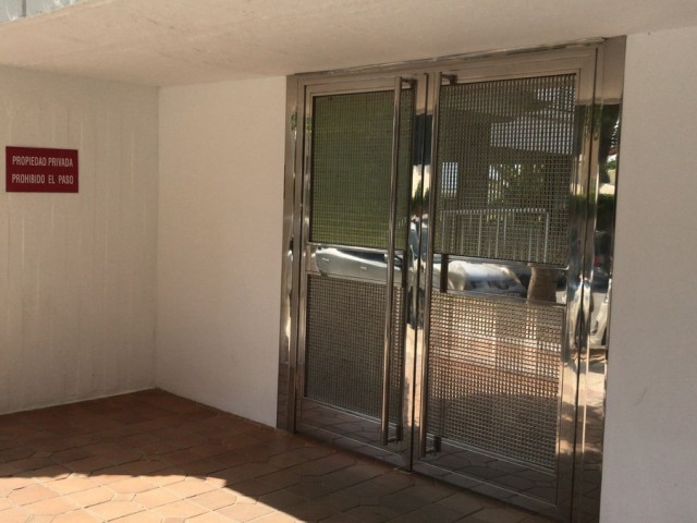 Apartamento con 2 Dormitorios  en La Carihuela