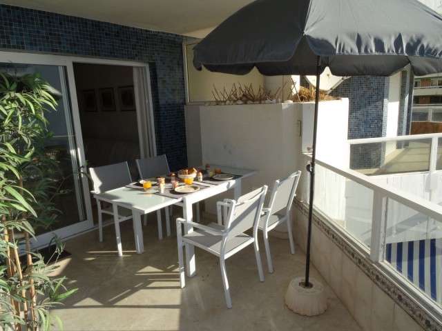 Apartamento con 2 Dormitorios  en La Carihuela