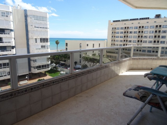 Apartamento con 2 Dormitorios  en La Carihuela