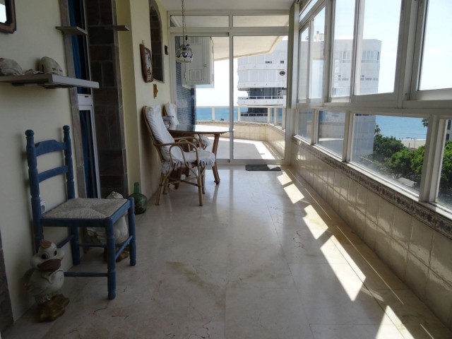 Apartamento con 2 Dormitorios  en La Carihuela
