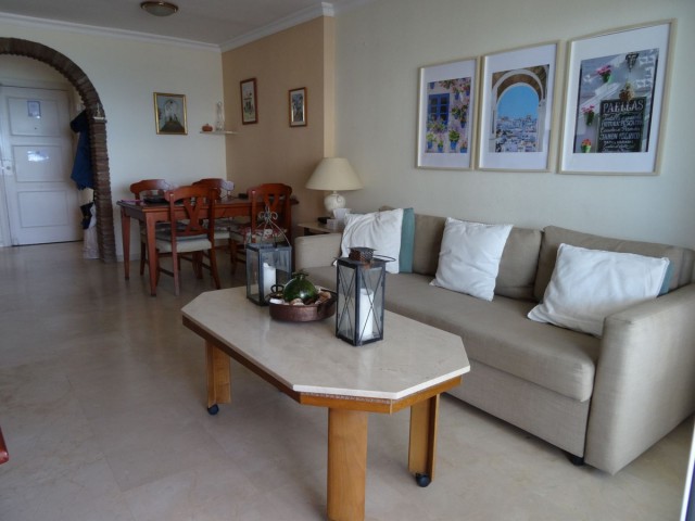 Apartamento con 2 Dormitorios  en La Carihuela
