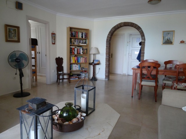 Apartamento con 2 Dormitorios  en La Carihuela