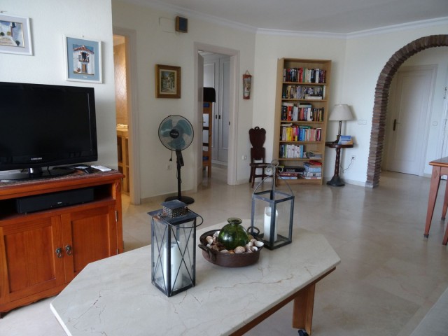 Apartamento con 2 Dormitorios  en La Carihuela