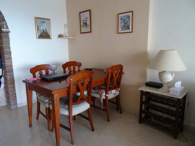 Apartamento con 2 Dormitorios  en La Carihuela
