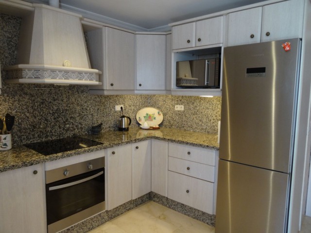 Apartamento con 2 Dormitorios  en La Carihuela