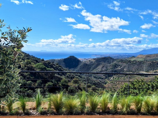 2 Bedrooms Villa in Ojén