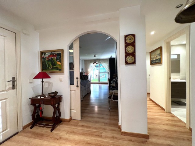 Apartamento con 3 Dormitorios  en Puerto Banús