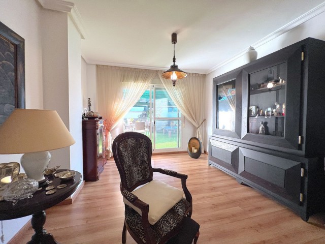 Apartamento con 3 Dormitorios  en Puerto Banús