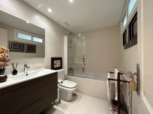 Apartamento con 3 Dormitorios  en Puerto Banús