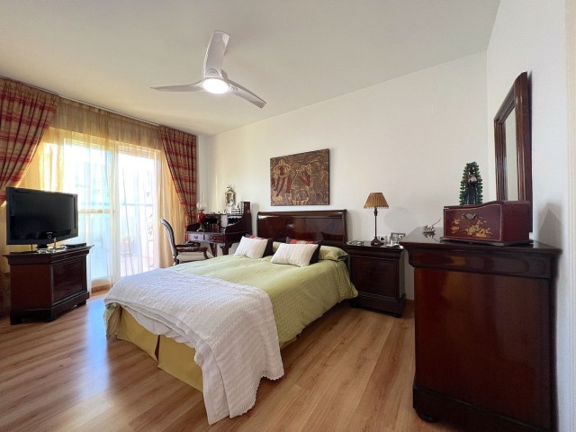 Apartamento con 3 Dormitorios  en Puerto Banús