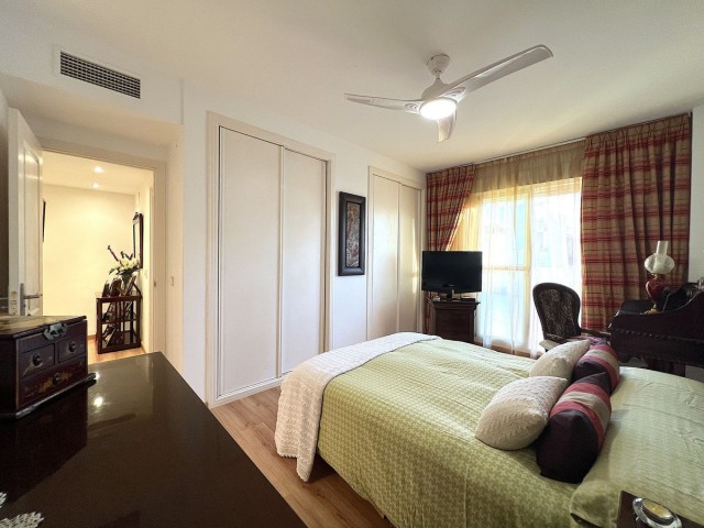 Apartamento con 3 Dormitorios  en Puerto Banús