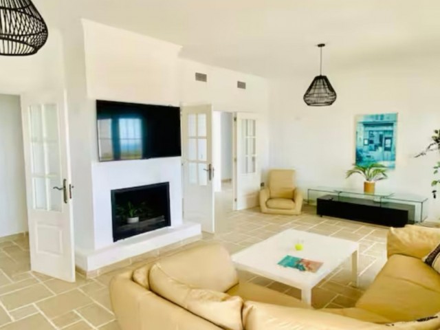 5 Bedrooms Villa in Sotogrande