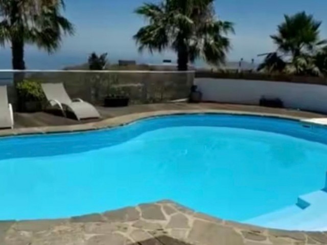 5 Bedrooms Villa in Sotogrande