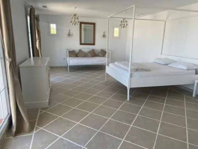 5 Bedrooms Villa in Sotogrande