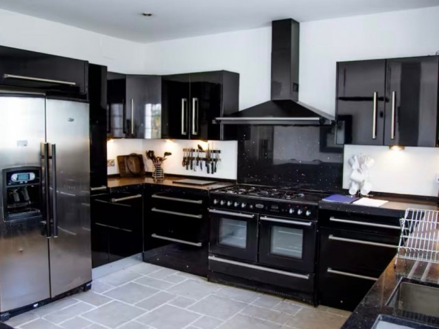5 Bedrooms Villa in Sotogrande