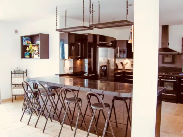 5 Bedrooms Villa in Sotogrande