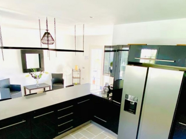 5 Bedrooms Villa in Sotogrande