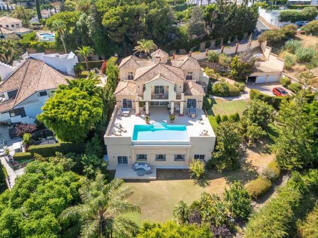 5 Bedrooms Villa in Benahavís
