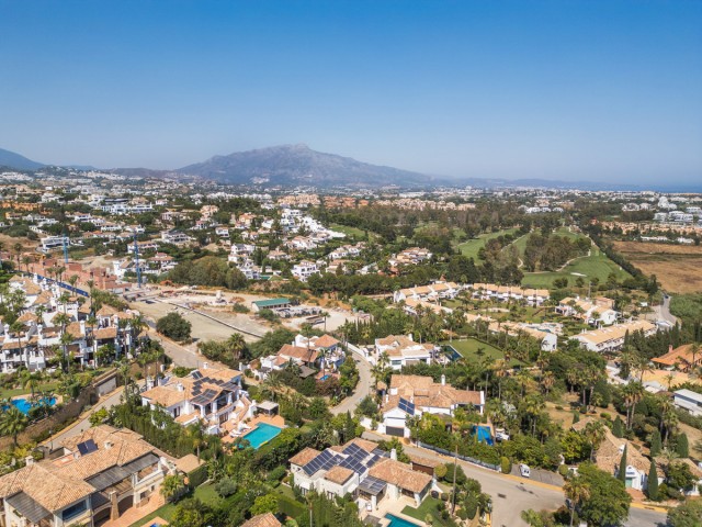 5 Bedrooms Villa in Benahavís