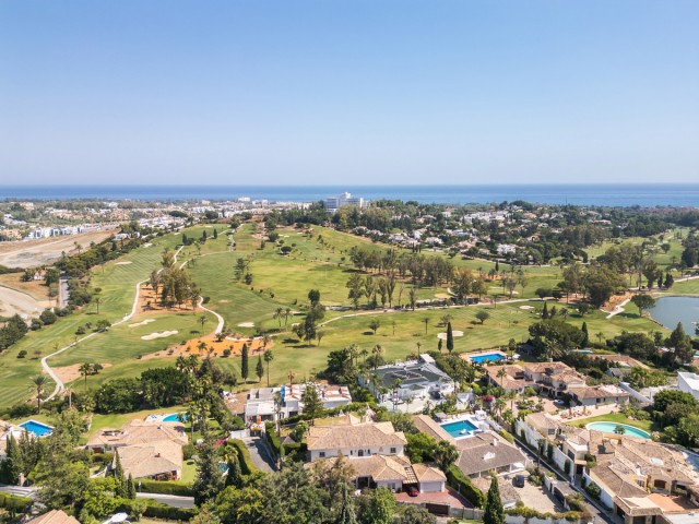 5 Bedrooms Villa in Benahavís