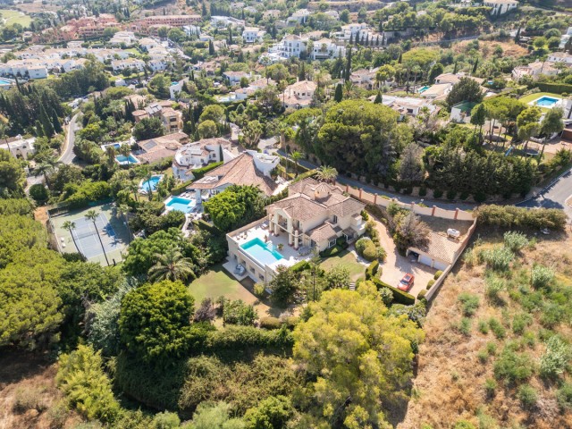 5 Bedrooms Villa in Benahavís