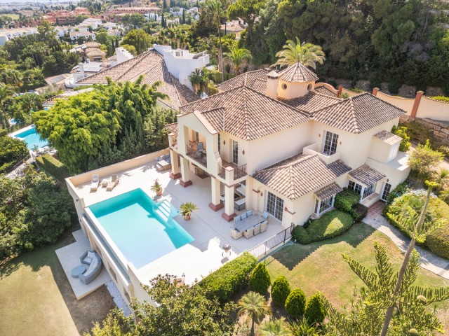 5 Bedrooms Villa in Benahavís