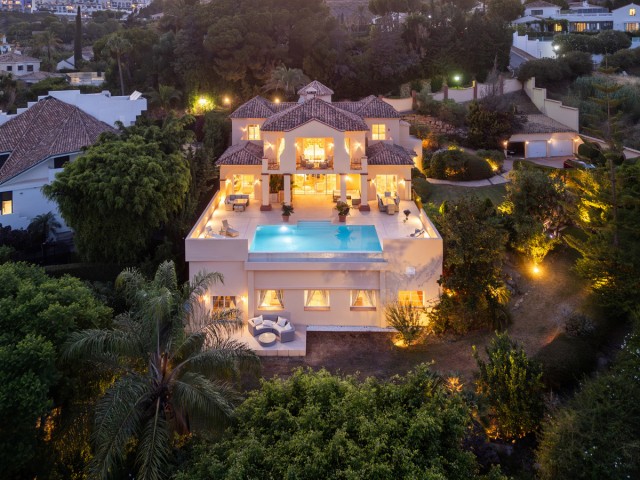 5 Bedrooms Villa in Benahavís