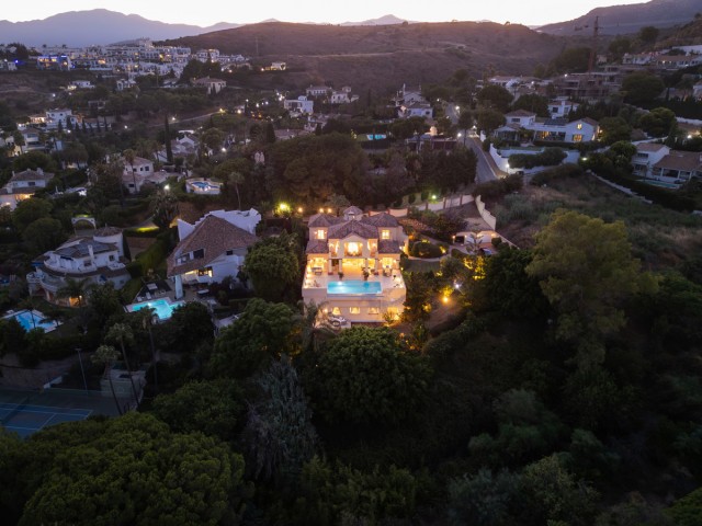 5 Bedrooms Villa in Benahavís