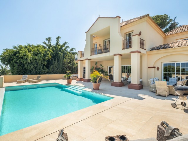 5 Bedrooms Villa in Benahavís