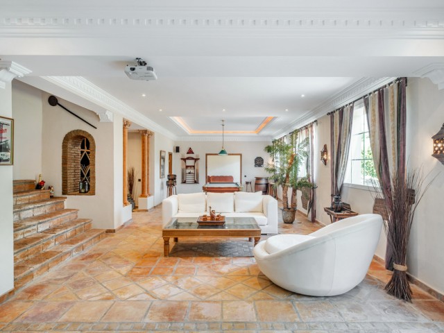 5 Bedrooms Villa in Benahavís