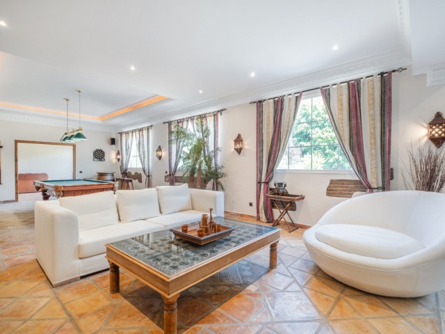 5 Bedrooms Villa in Benahavís