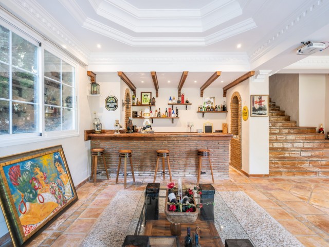 5 Bedrooms Villa in Benahavís