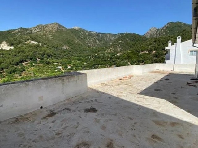 Villa con 5 Dormitorios  en Ojén