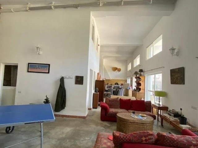 Villa con 5 Dormitorios  en Ojén