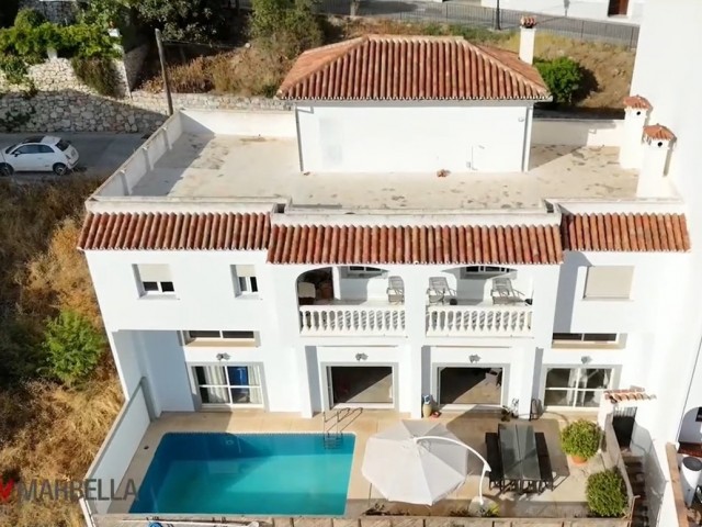 5 Bedrooms Villa in Ojén
