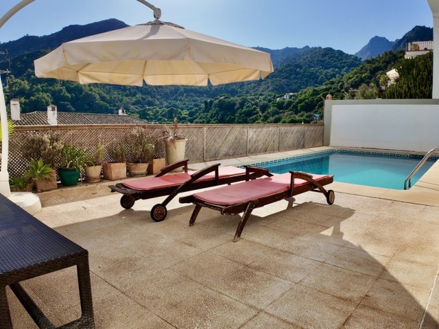 5 Bedrooms Villa in Ojén