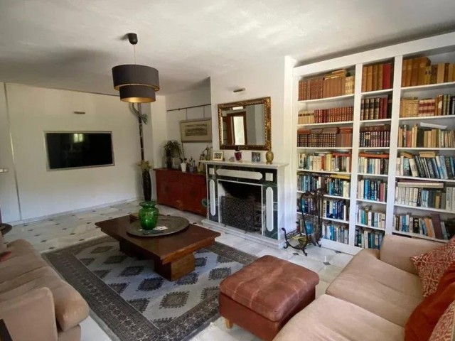 5 Bedrooms Villa in Ojén