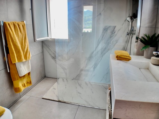 5 Bedrooms Villa in Ojén