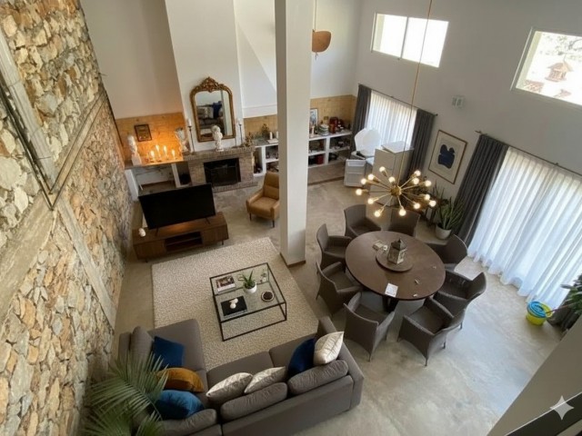 5 Bedrooms Villa in Ojén