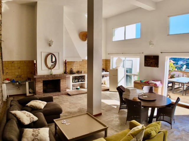 5 Bedrooms Villa in Ojén