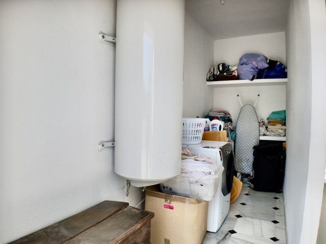 Villa con 5 Dormitorios  en Ojén